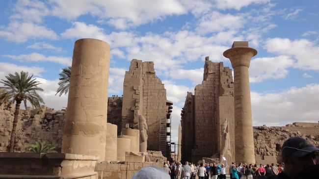 城壁も残っている部分が結構あり、列柱もきれいに残っていて、当時の世界にタイムスリップした気分になれます。