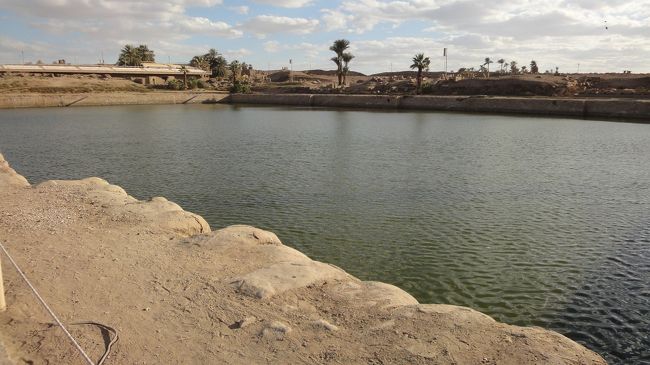 泉がありました。<br />建造されてから、一度も枯れたことがないんだとか。<br />砂漠地帯であるこの地域に、泉があるということで聖なる泉だと言われているそうです。