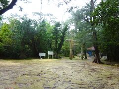 まず向かったのは集落のはずれにある「大東神社」

旅先では，その土地の神様に御挨拶しなきゃね！
って，最近，自然にそういう習慣になってきた…