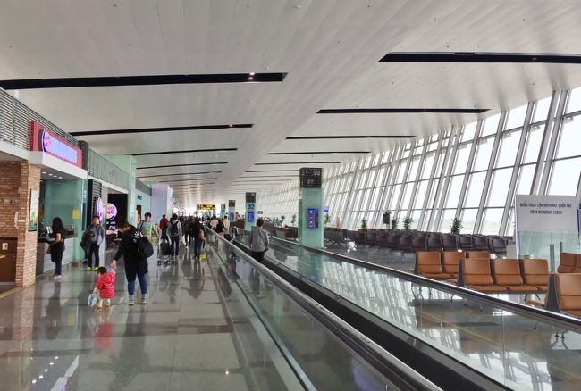 いやあ、ハノイ、凄い所でした。<br /><br />古さと新しさ、歴史と経済発展、地元民と観光客、バイクと車のクラクション、溢れんばかりの商品や食材、とにかくいろんな要素がごちゃ混ぜに詰め込まれていてカオスな街でした。<br />もう一度来たいと思うほど。<br />日本人もちらほら見かけたし治安も悪くない。<br /><br />今回、事前に申し込んもうとしたホアルー、タムコック日帰りツアーが満員だったので、今度来る時は郊外にも足を伸ばしてみたいと思います。