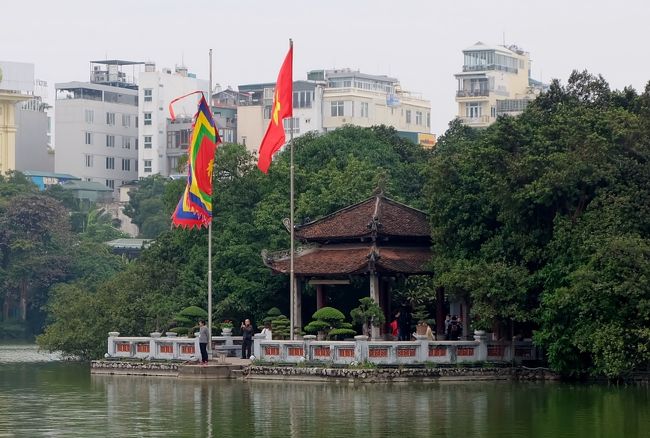湖上に浮かぶ島にある玉山祠に行ってみる。