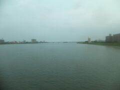 大淀川を渡ると宮崎の街に入ります。
