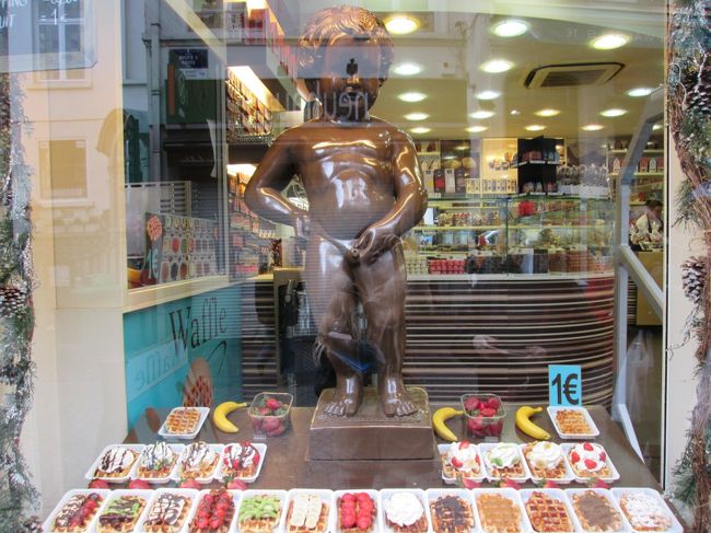 ジュリアン君と記念撮影をした後は、街を散策。<br />こ、こんなところにも！<br />しかもチョコレート色…。