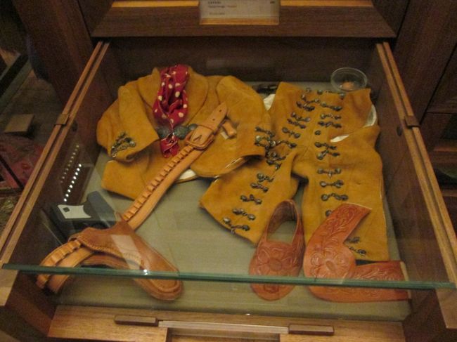 各国からジュリアン君に贈られた衣装がいっぱい！<br /><br />カウボーイ！