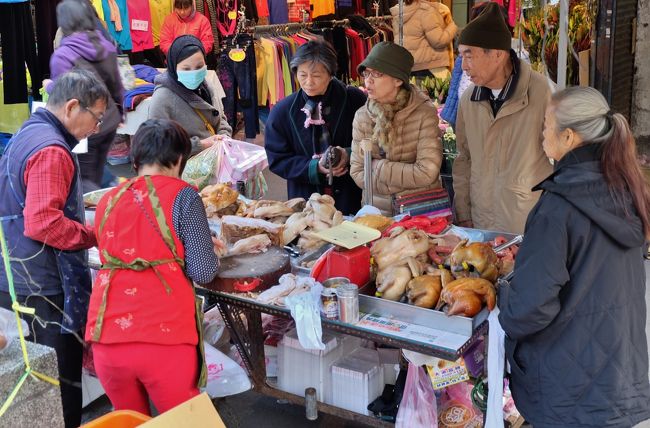 台北の庶民の朝を感じたところで、ＭＲＴで龍山寺へ。<br /><br />それにしても、台湾のＭＲＴはきれいで使いやすいですね。<br />トイレもすごい。