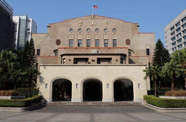 意外だったのは、ここに抗日記念碑があったこと。