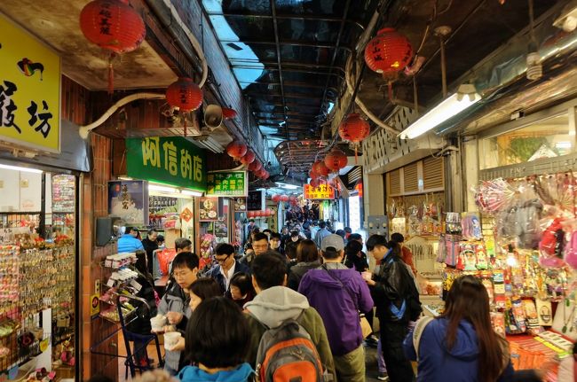 突き当たりに展望台。<br />そこから引き返して、湯婆婆のSPOTへ。