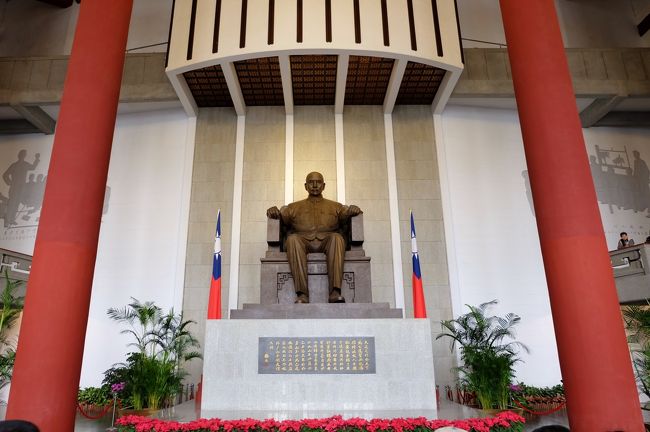 帰りの飛行機の時間が迫ってきたので、急いでTAIPEI　101へ。