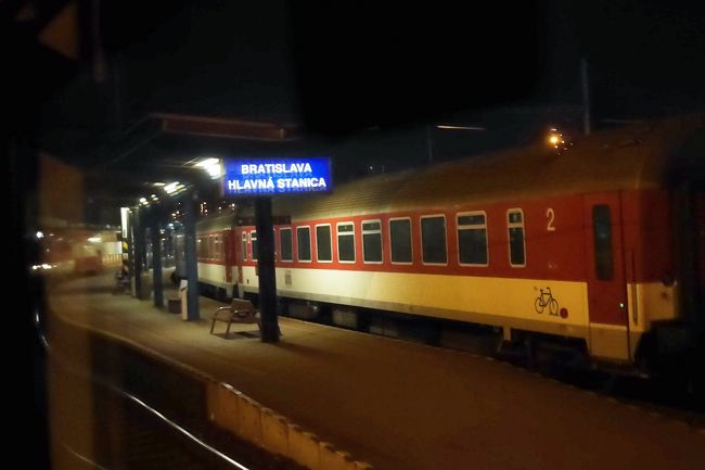 ブラティスラバを経て。