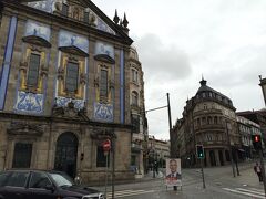 サンベントのそばにある、コングレガドス教会。
正面にアズレージョがあります。

今日はこのほかに2つのアズレージョ教会を見る予定。