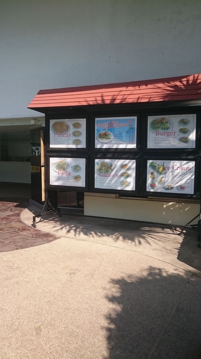 フードメニューも豊富です。<br />コンチネンタルからローカルフードまであります。