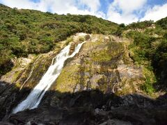 サア、車を西に走らせ、大川の滝に。

綺麗に遊歩道が整備されていて沢山の観光客が来ていました。
滝壺の近くまで行けると後で知り、遊歩道で引き返してしまったことに少し後悔。次回は近くに行きたいな。
