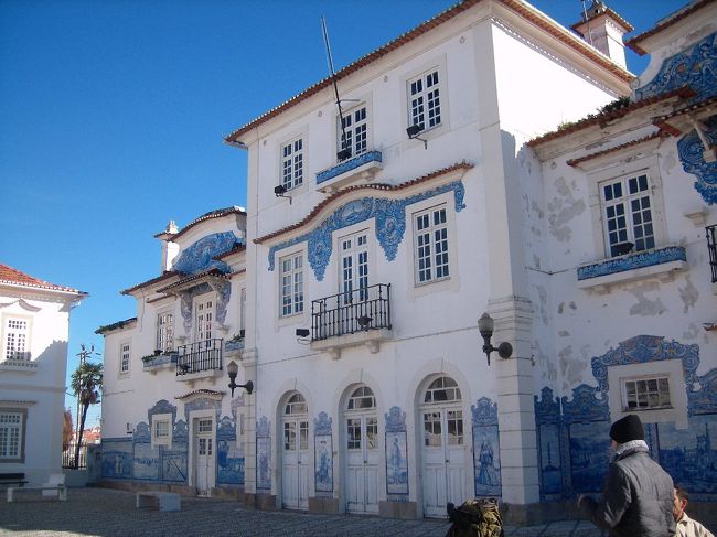 　ポルトから南下、アベイロの駅舎を見学。もちろんタイルの美しさはさすがに素晴らしい。<br />　<br />