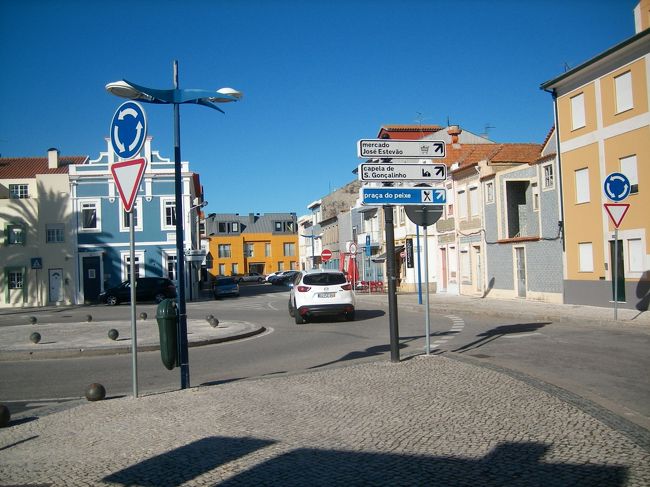 　とても小さなロータリー、車一台がやっとの一方通行だけれど、日本でもこれから導入する機運のようだ。確かにこれだと交差点の事故は無くなるだろう。この程度のおおきさであれば、国内でも簡単に導入できそうだと思う。<br />　この合理的な道路作りは戦前に大連に作ったものが日本人の作ったロータリーとしては大きいものだろうけれど、そういえば台湾にもあった。嘉義の駅前のロータリーも有名だった・。