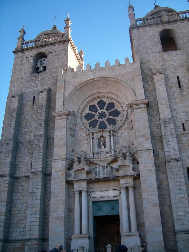 　ポルトの市内にある教会。