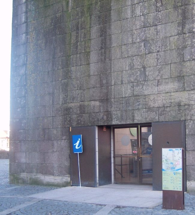 　サンフランシスコ教会のインフォセンター。ポルトの町中の地図があるので入手した。