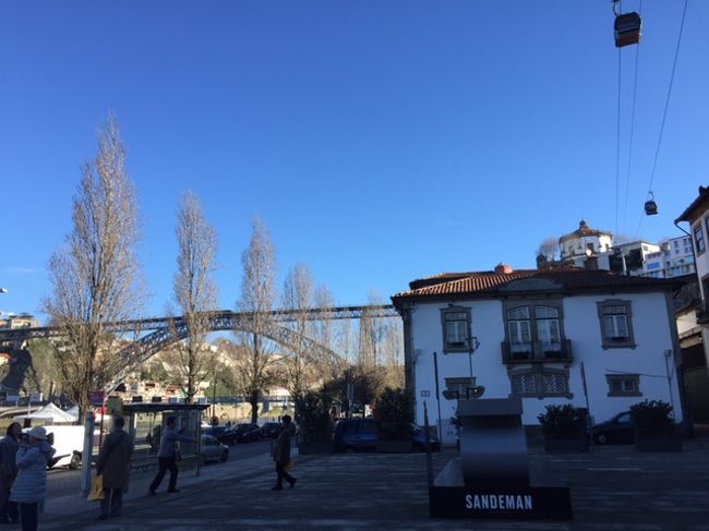 　橋とゴンドラの景色。右側はもちろんサンデマン、wineセラー。<br />