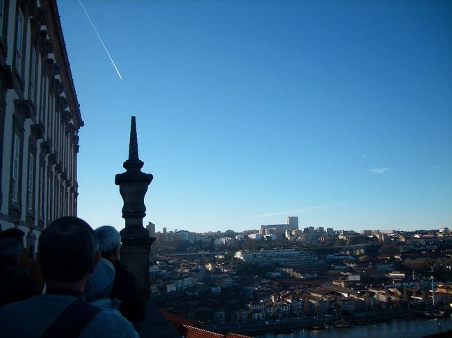 　空真っ青と飛行機雲。本当に日本ではこんな鮮明な写真とれないよなぁ。