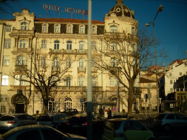 　さらに南下、コインブラ。大学で有名な古都のようだ。マントを着た学生もいたが、金曜日の午後のせいか学生は少なかったと思うが。通りには逆にいっぱいいたようだ。