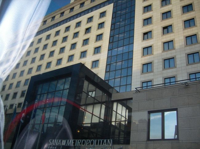 　そんでまた、リスボンのホテルへ通算3泊目。夜は添乗員さんが見つけていたスーパーへ、爆買いしました。