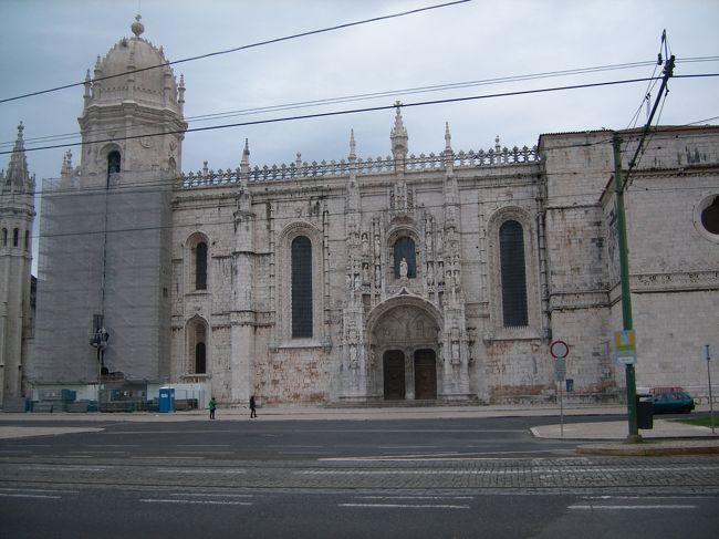 　ジェロニモス修道院。ミサをさけて10時くらいに入りました。ここはフラッシュだめなので内部写真は撮っていません。<br />
