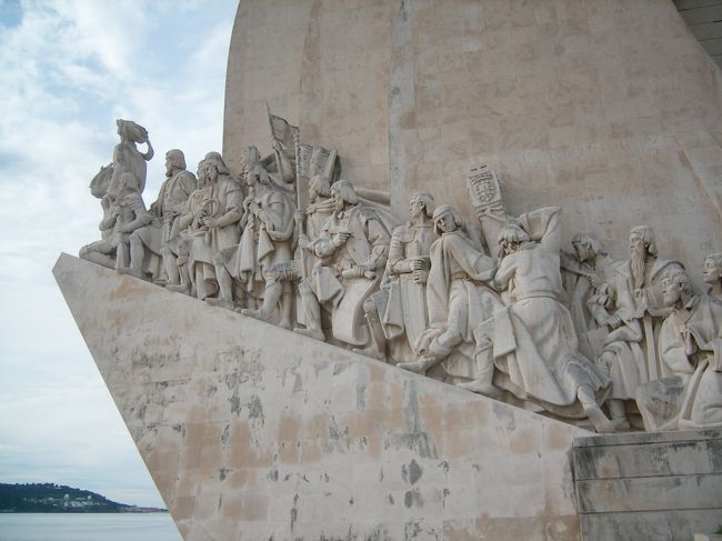　発見のモニュメント。かつてのポルトガルの隆盛を現したものであり、搭乗する人物もたくさんの関係者が並んでいたようです。<br />