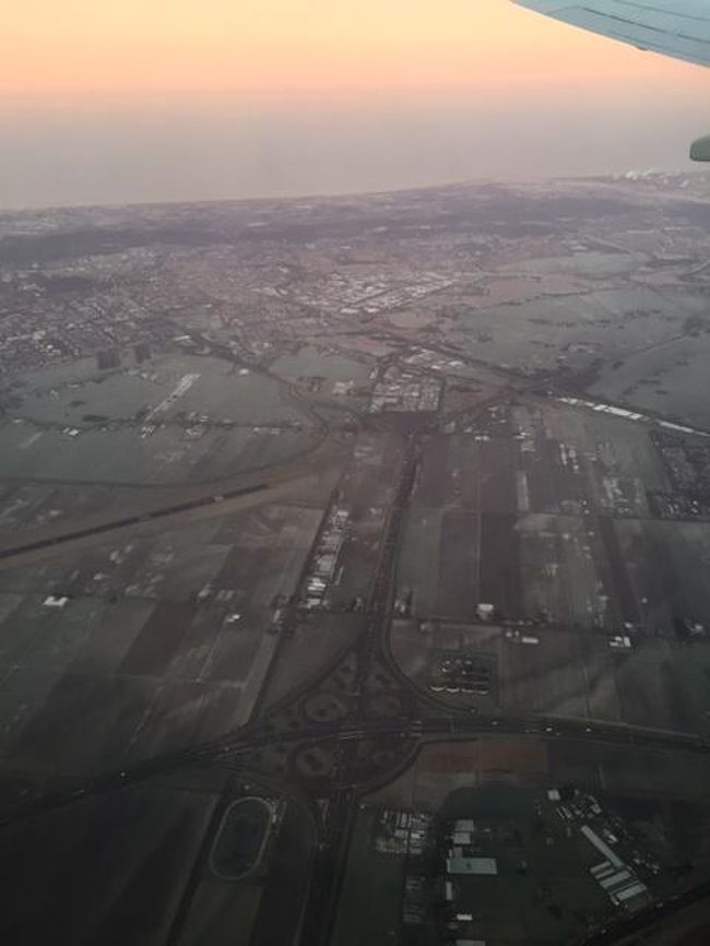 　翌日は5時発の KLM 明け方のリスボンです。さようなら。この次はフリーの旅行でゆっくり回ってみたいと思う僕でした。<br />　見るものが多すぎて、この次は時間をかけてみたいと思う。<br />