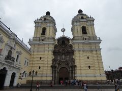 【サン・フランシスコ教会・修道院】

バロック様式の美しいファサードは鳩の住居に。
リマで最も印象に残った建築物。