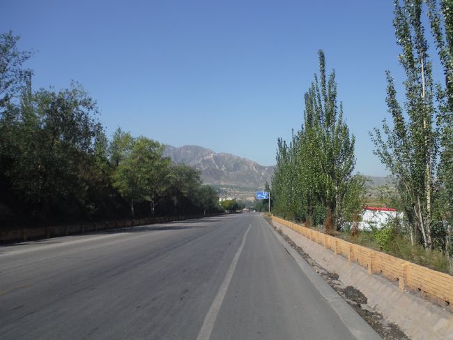 昨日走って来たG110号線に戻って西へ向かって走る。