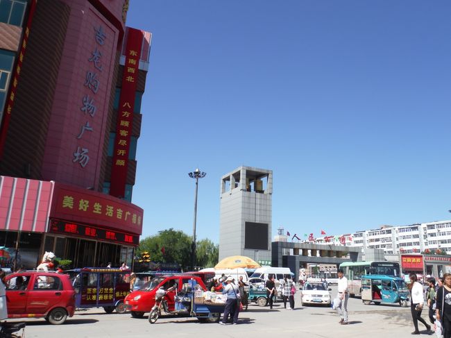 地図で見て想像していたよりも大きな街で賑わっている。