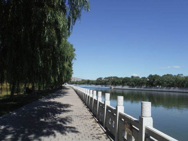 宣化の町の先あたりの川沿いの公園で一休み。