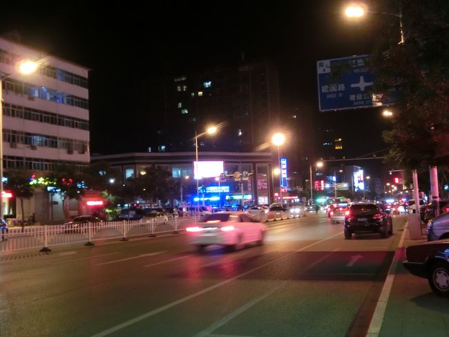 ホテルの方に歩きながら食事するところを探していたら、