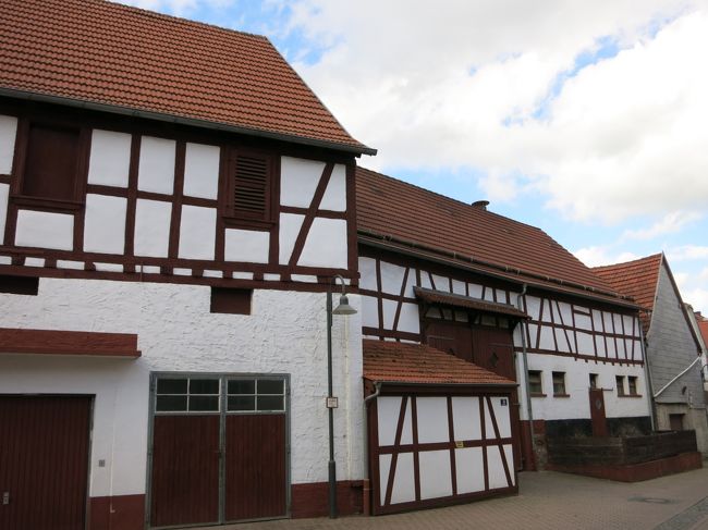 こういうシンプルな木組みの建物も好きですぅ☆