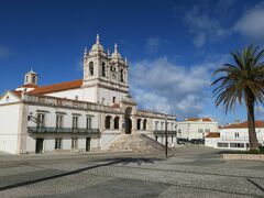 4世紀に聖職者がイスラエルのナザレから聖母マリア像を持ってきたことから、この街がナザレと呼ばれるようになったそうです。

このノッサ・セニョーラ・ダ・ナザレ教会にその伝説のマリア像が置かれているとのことです。