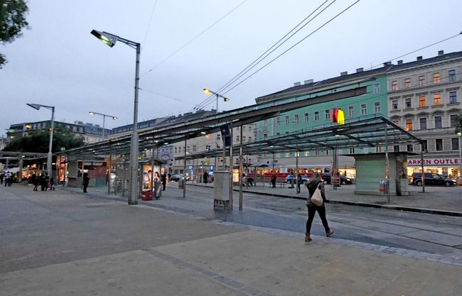 1800にホテルで集合，ホイリゲのあるHeiligenstadter Strasse/Grinzinger StrasseまでD線で行くことにした