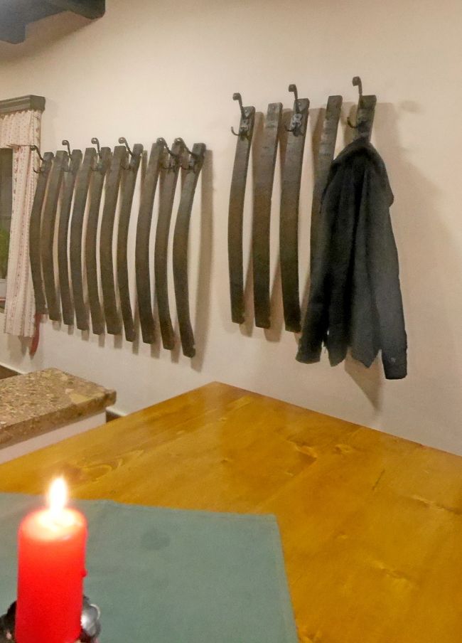 幸い13人分の席があった．