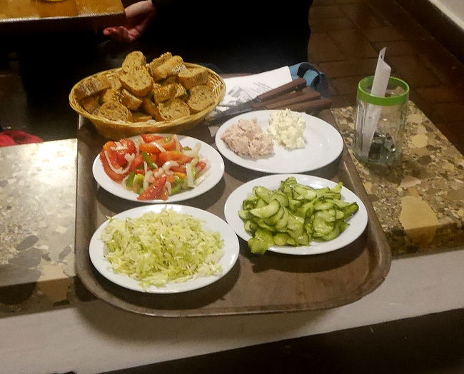 ともかく調達係りががんばって買ってくる．ありがとう．奥で座っていてごめんなさい