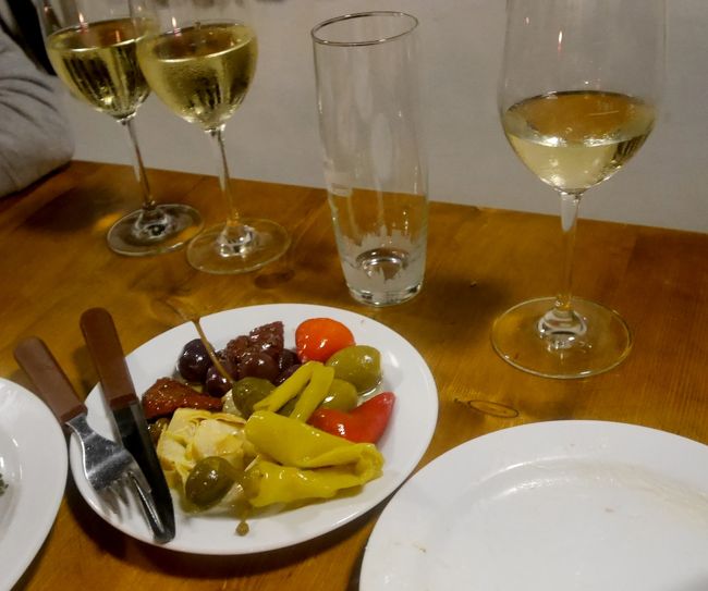 いろいろ食べて大騒ぎ　今日日本から来たばかりとは思えない