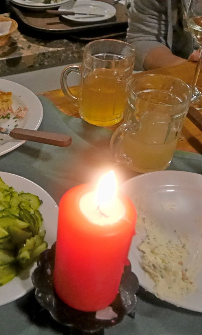 Most（アルコールが発酵する直前）Sturm（半発酵状態）も頼んでみたが，できそこないのジュースみたいだった．まあ話の種にはいい