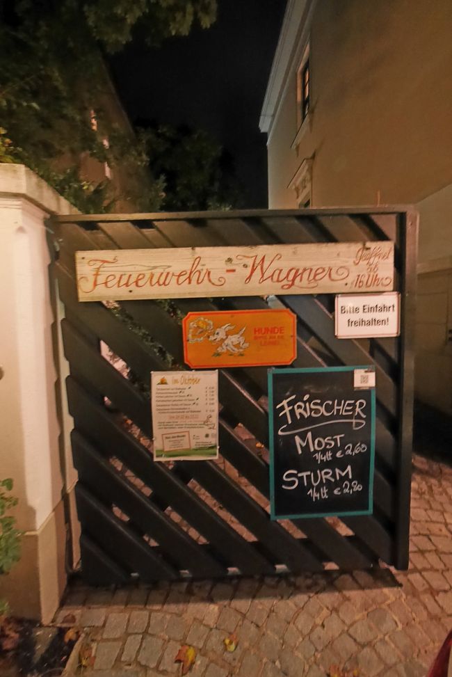 Grinzinger Strasseに面してあったHeuriger Feuerwehr Wagnerに入ってみる