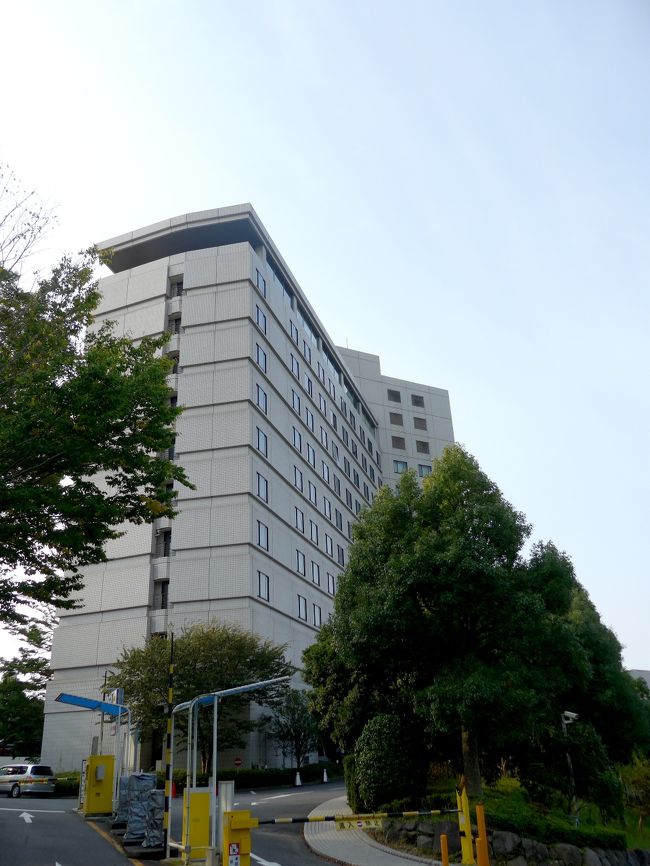 東急エクセルホテルの全景　駐車場から