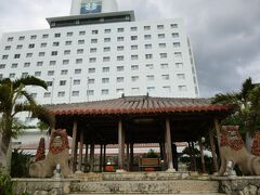 ＜ホテル日航八重山＞

このホテルの特徴はお風呂がある事。沖縄の人は湯船につかる習慣が無いので貴重みたいです。しかも宿泊した日は寒い〜日だったのでとてもありがたかったです。