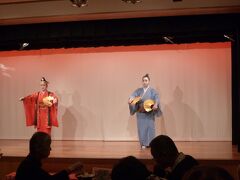 ＜あじ彩石垣島＞

今回のツアーで2日目に1月出発は夕食がついてました。ホテルの夕食かな？と思いましたが隣のレストランでした（汗）
舞踊がついていて沖縄らしさ？？

無料だったので良いですが、個人なら自分で地元のものを食べたかな？