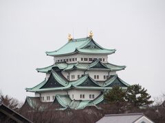 次に名古屋城の自由散策、約４０分（バスに戻ってくるまでの時間）

ここは、二度来ているのと、自由散策の時間も短く中途半端なので、入場はパス

どこかカフェで軽食でもと思い、城外を散策するも、近くに適当なところがない・・・滞在時間４０分なので、遠くまでいけない・・・

近くにある、国家公務員共済組合連合会 名城病院の上階がレストランの様だけど、病院で軽食・・・、ちょっと引いちゃいました
今回の私たちのケースだと、ここに行くのが、一番ベターだったと後から思った
