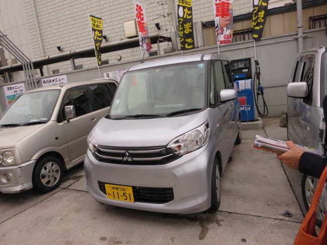 ネットで、日帰りで一番お安いコースでガソリン満タン不要のオプションを付けて３８００円。<br />この軽自動車が、石垣島での私たちの足です。
