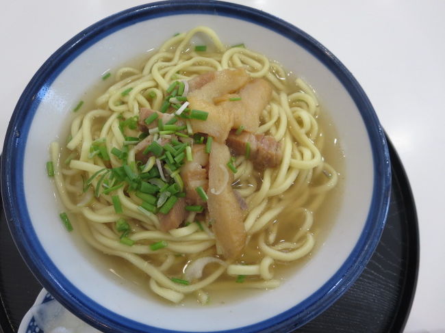 １食目は、八重山そば。<br />もちもちの太麺に、あっさりお汁が美味しい。