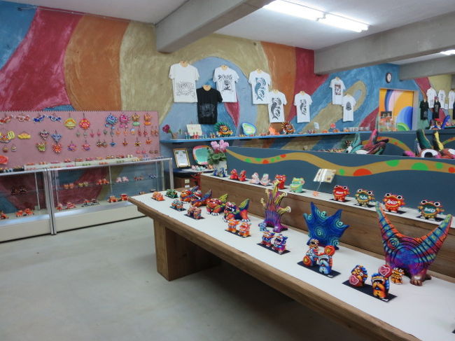 可愛いシーサーたちを販売していました。