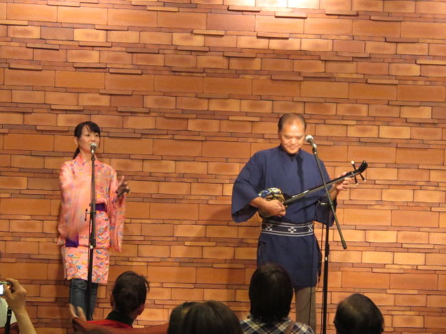 ホテルのロビーでは、LIVEが開催中でした。