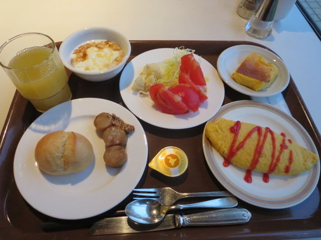 さて、２日目です。<br />もちろん朝食もツアーに付いています。<br />たくさんの種類のビュッフェなのに、なんかいつもと変わり映えのない朝食になった。
