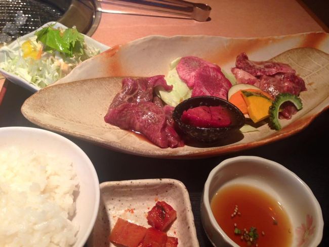 お昼ごはんは「焼肉きたうち」ランチセットを。<br />もちろんビールも！」